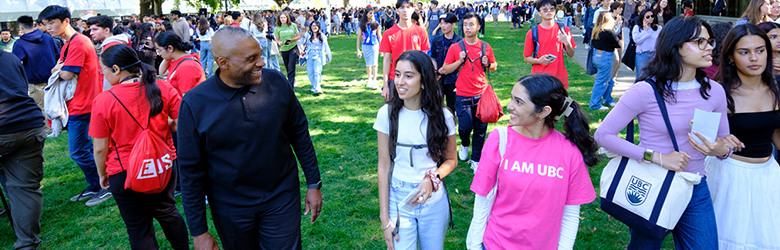 Ainsley Carry chats with two students at an event on campus.